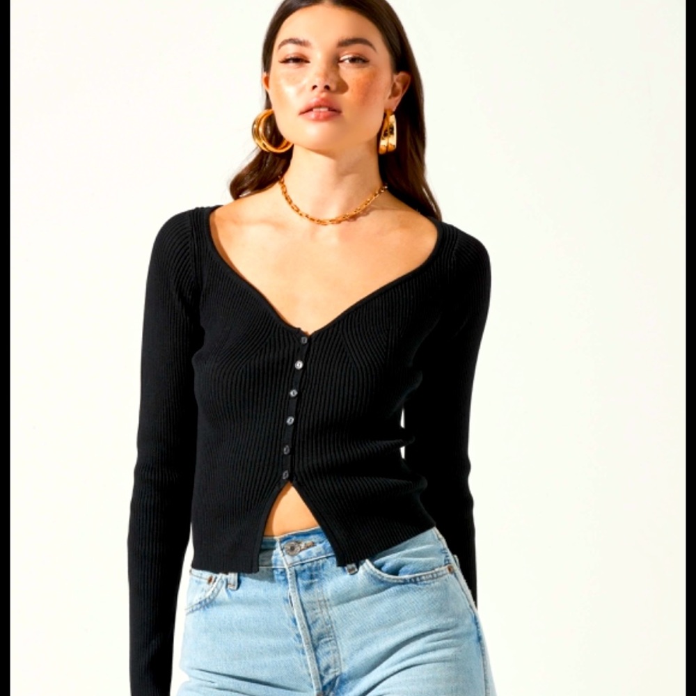 ASTR LONG SLEEVE V NECK CARDIGAN